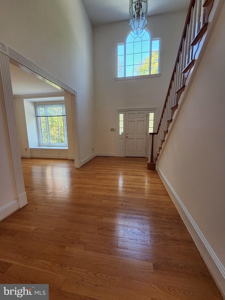 10504 Warland Rd - Photo 3 of 39