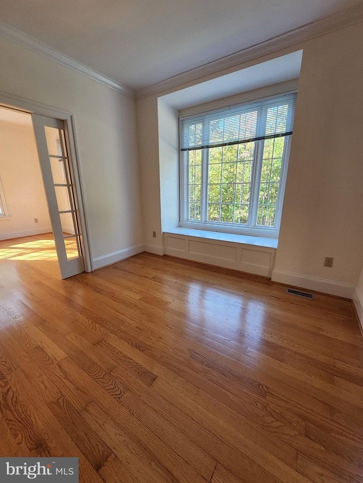 10504 Warland Rd - Photo 5 of 39