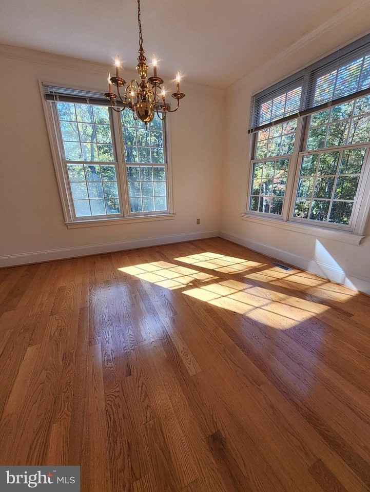 10504 Warland Rd - Photo 6 of 39
