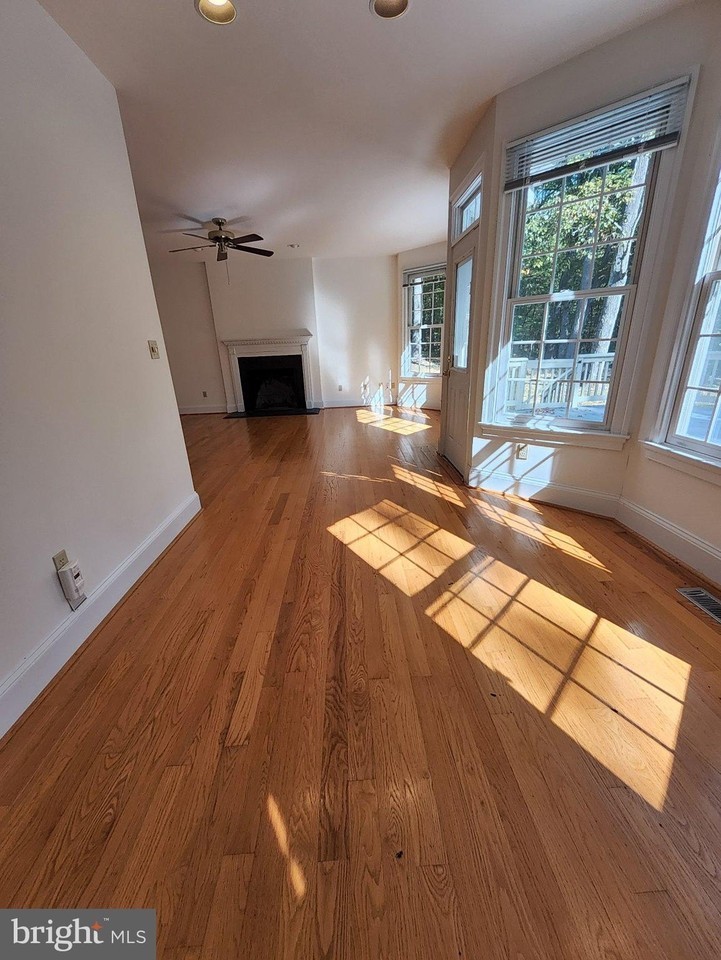 10504 Warland Rd - Photo 7 of 39