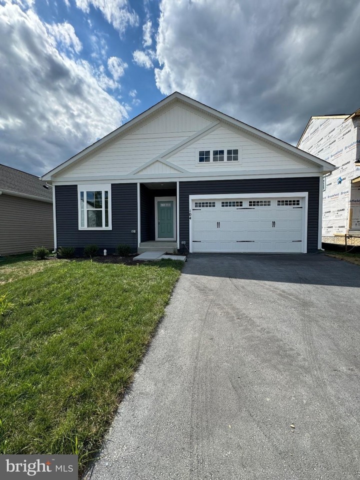 104 Heyford Dr - Photo 2 of 35