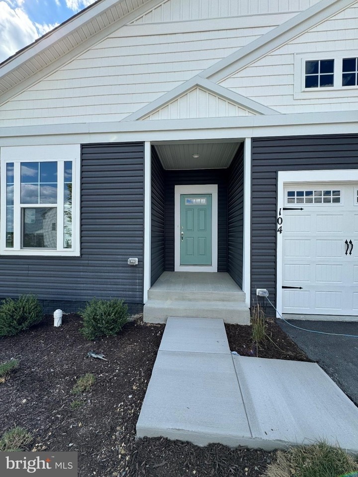 104 Heyford Dr - Photo 3 of 35