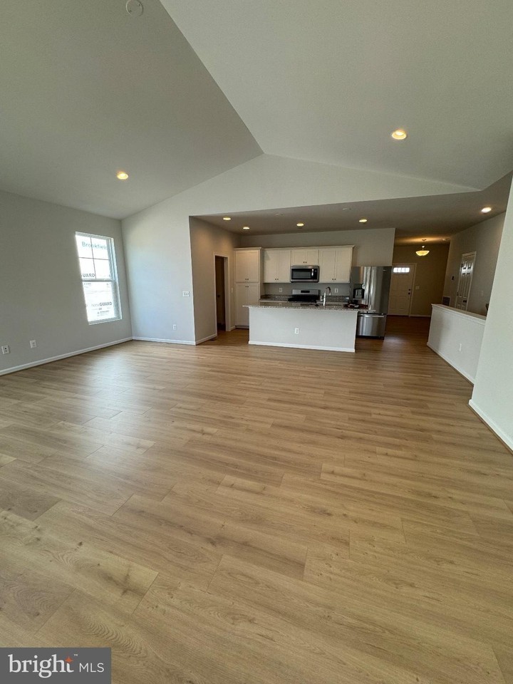 104 Heyford Dr - Photo 4 of 35