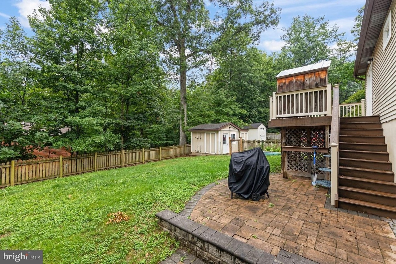 1226 Lakeview Dr - Photo 2 of 50