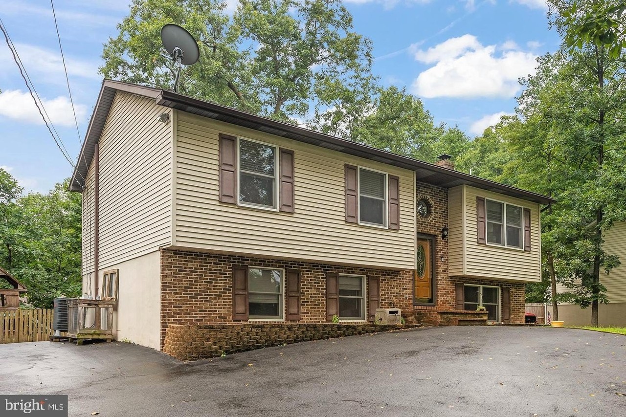 1226 Lakeview Dr - Photo 3 of 50