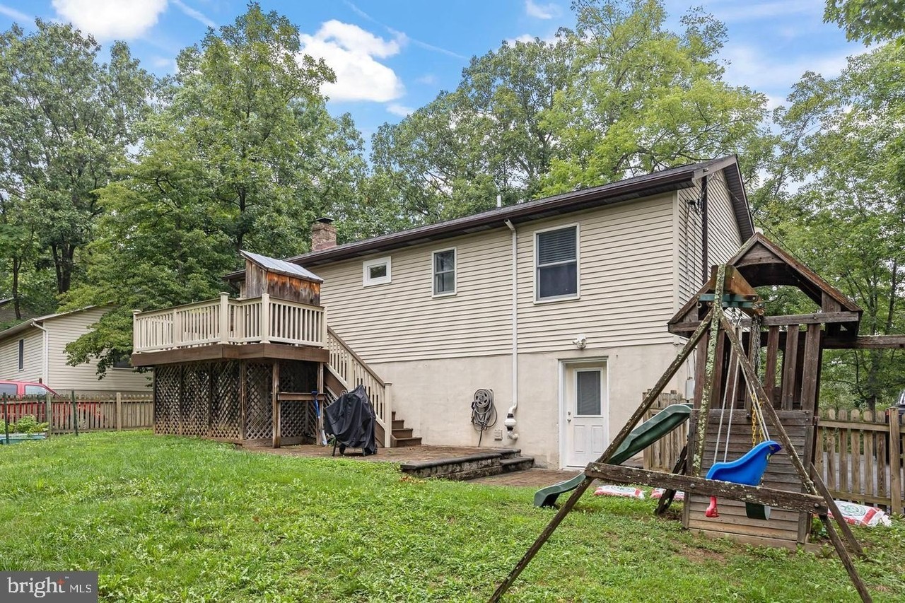 1226 Lakeview Dr - Photo 4 of 50