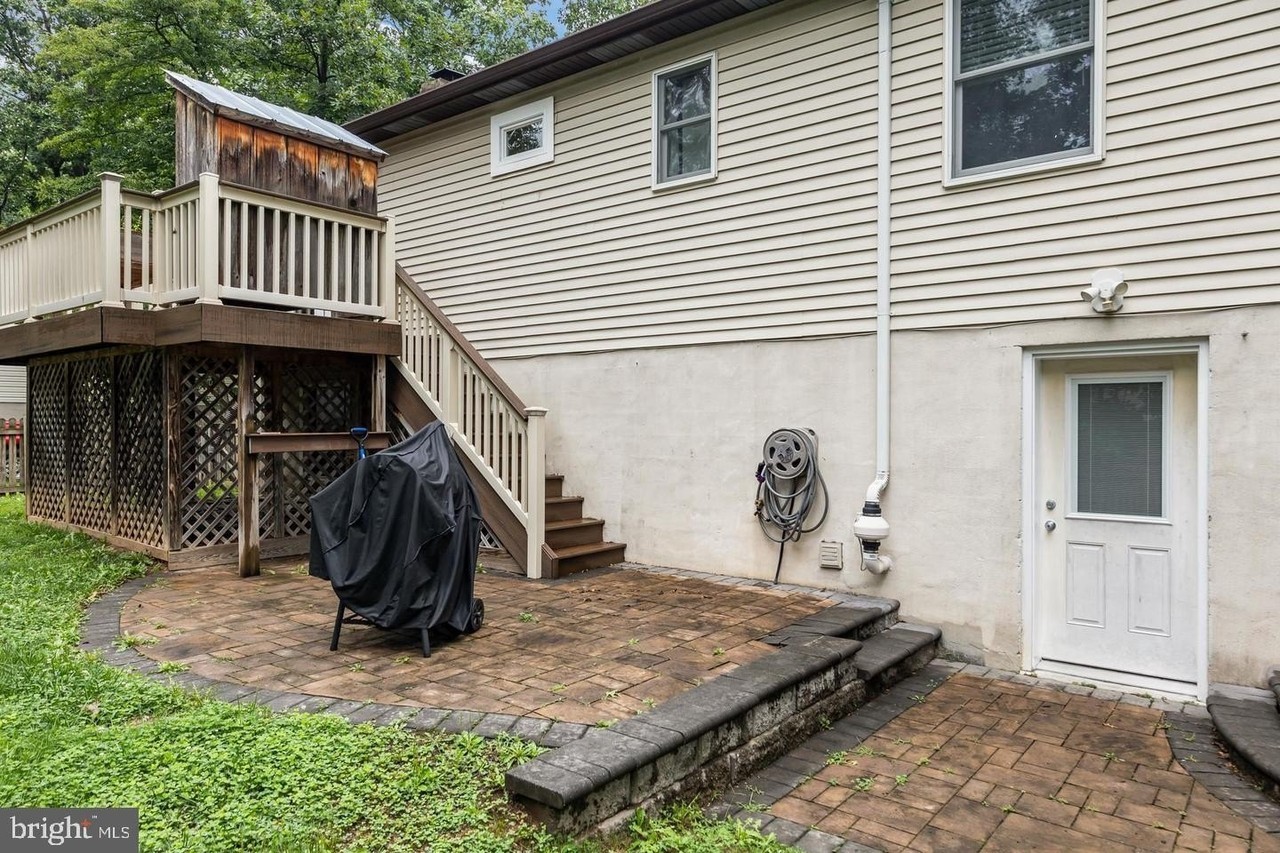 1226 Lakeview Dr - Photo 6 of 50