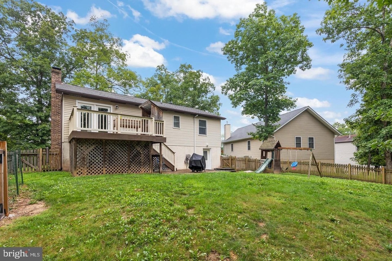 1226 Lakeview Dr - Photo 7 of 50