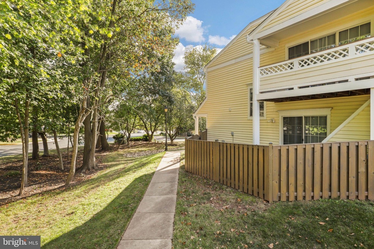 14435 Fallscliff Ln #4 - Photo 3 of 40