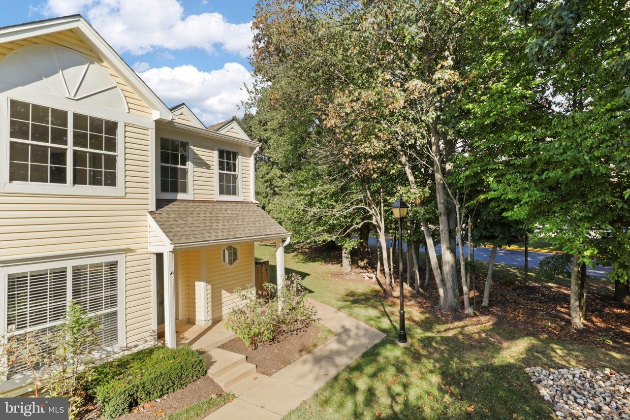 14435 Fallscliff Ln #4 - Photo 5 of 40