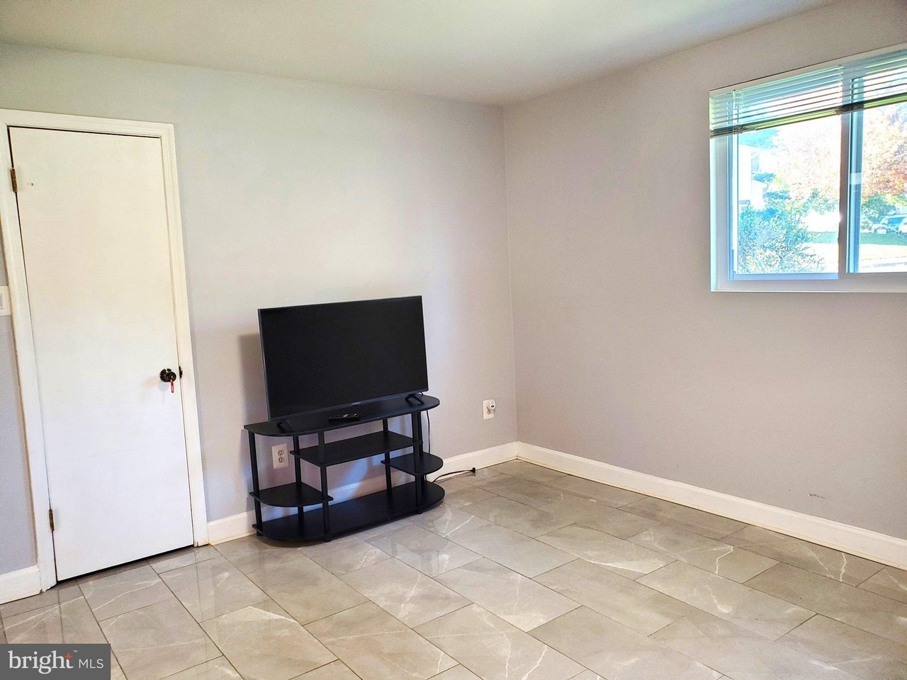 1114 Clarke St - Photo 3 of 20