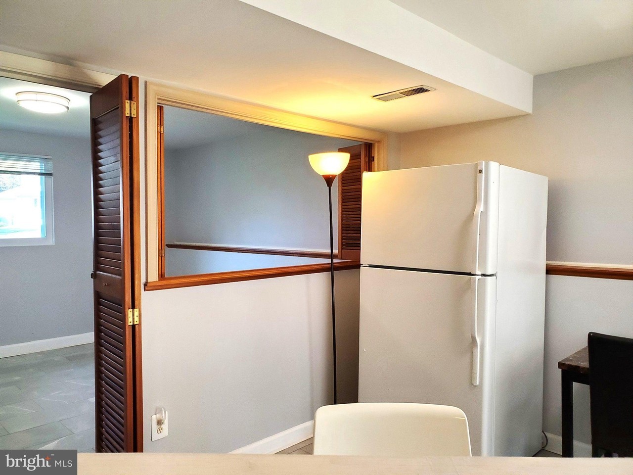 1114 Clarke St - Photo 6 of 20