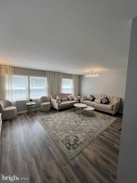 14709 Bentley Sq - Photo 5 of 13