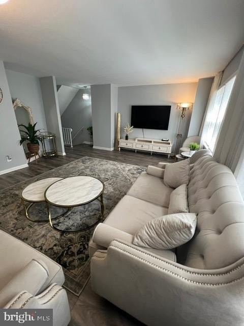 14709 Bentley Sq - Photo 7 of 13