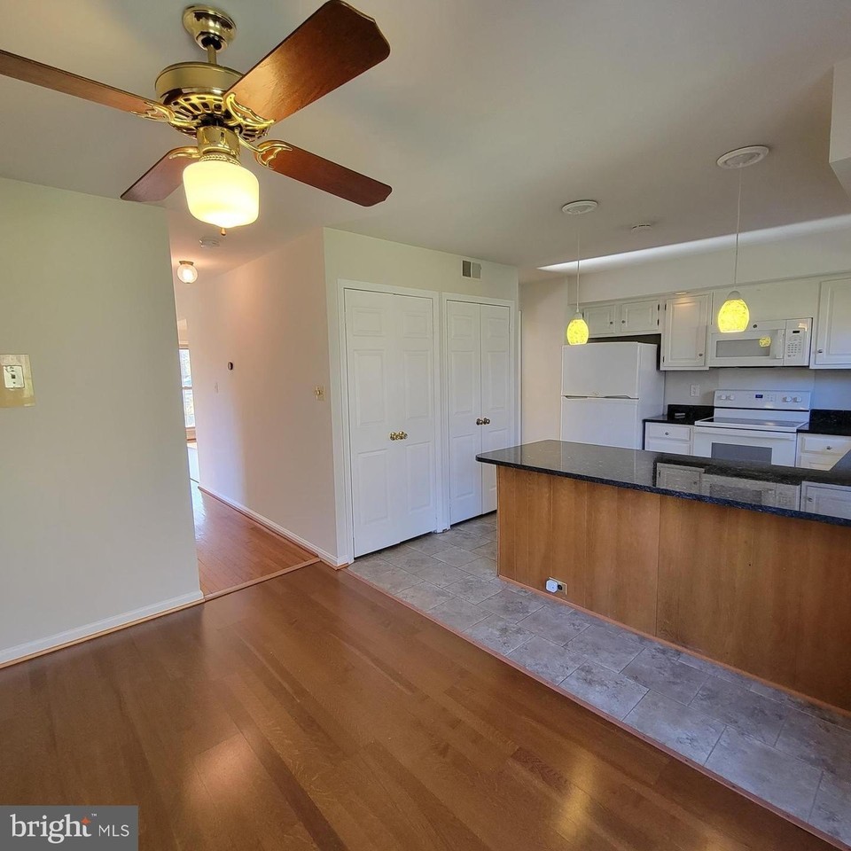 5441 Cheshire Meadows Way - Photo 5 of 25