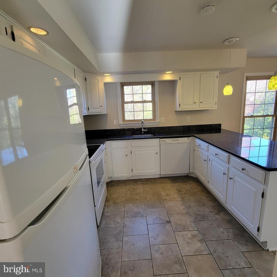 5441 Cheshire Meadows Way - Photo 6 of 25