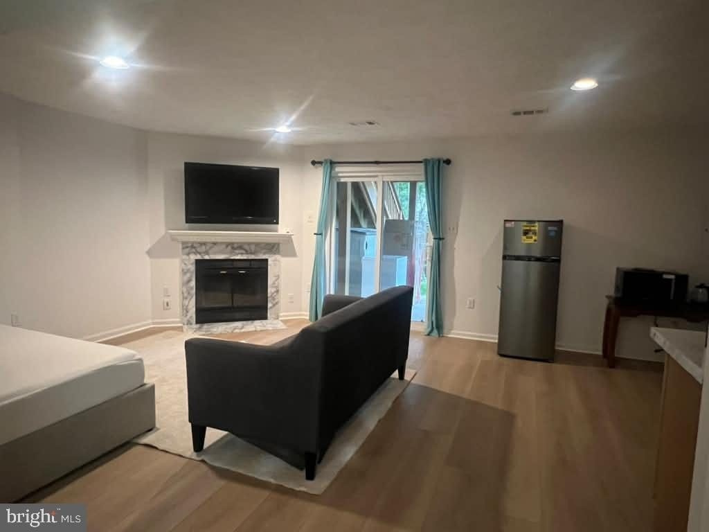 43498 Blacksmith Sq - Photo 2 of 10