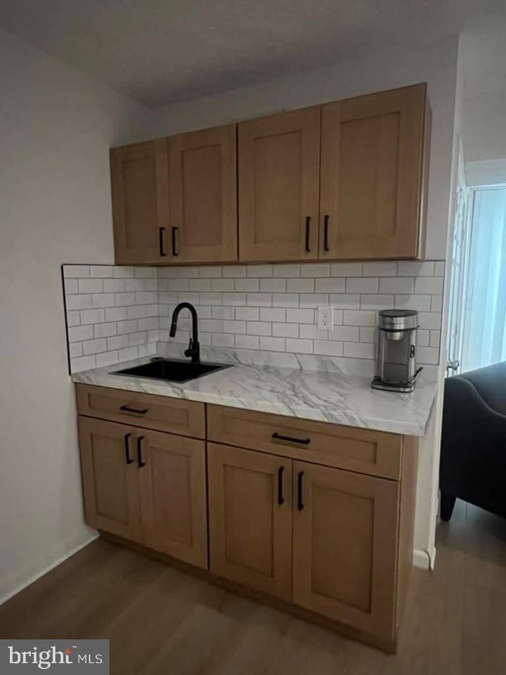 43498 Blacksmith Sq - Photo 3 of 10