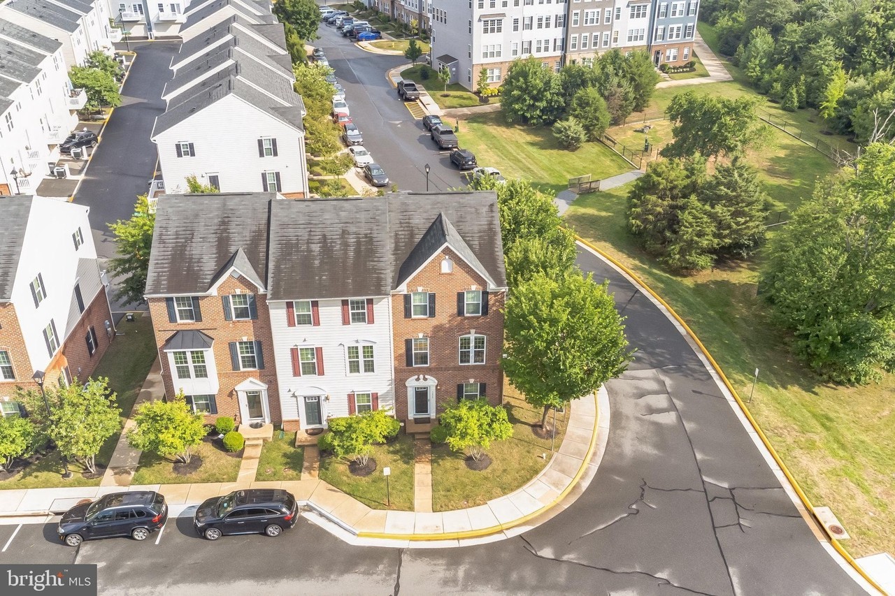 7039 Trek Way - Photo 4 of 47