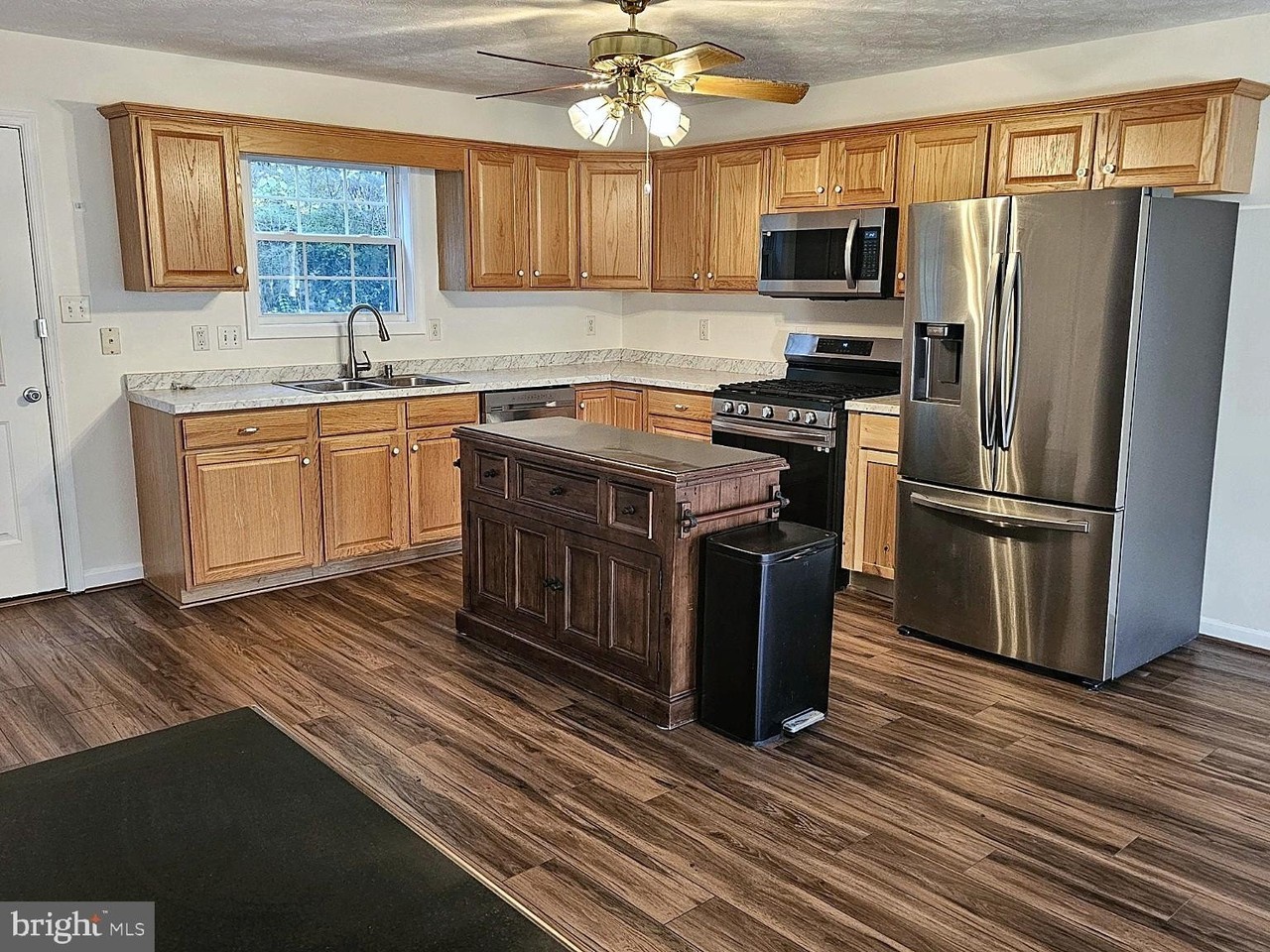 494 Crystal Ln - Photo 3 of 27