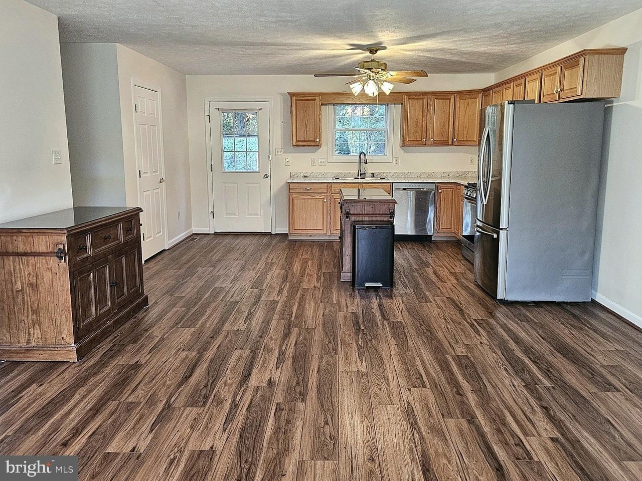494 Crystal Ln - Photo 4 of 27