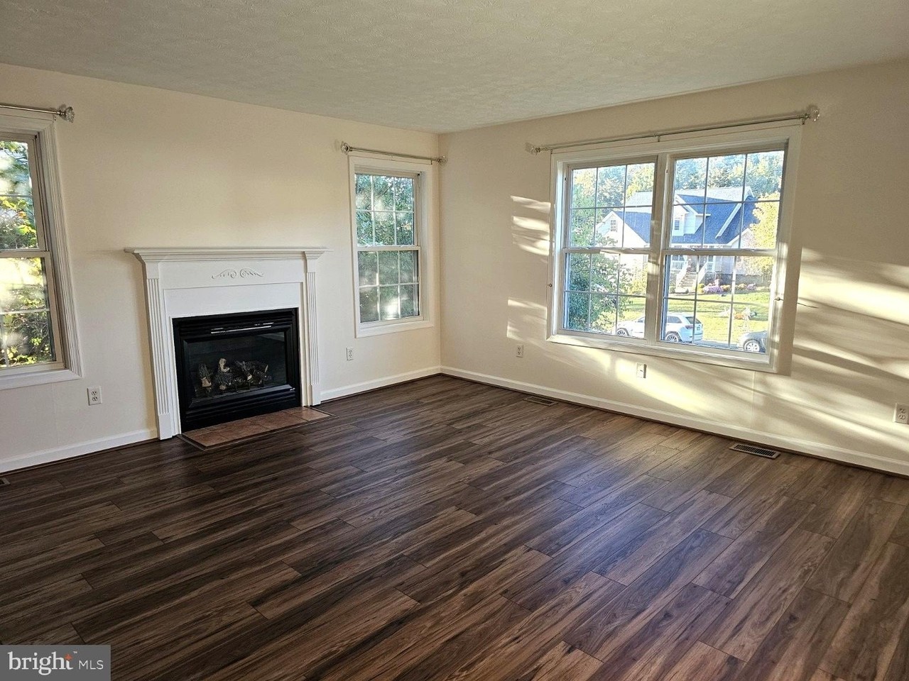 494 Crystal Ln - Photo 5 of 27