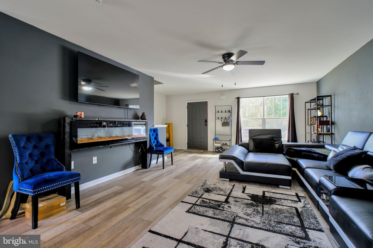 136 Mansfield St - Photo 3 of 26