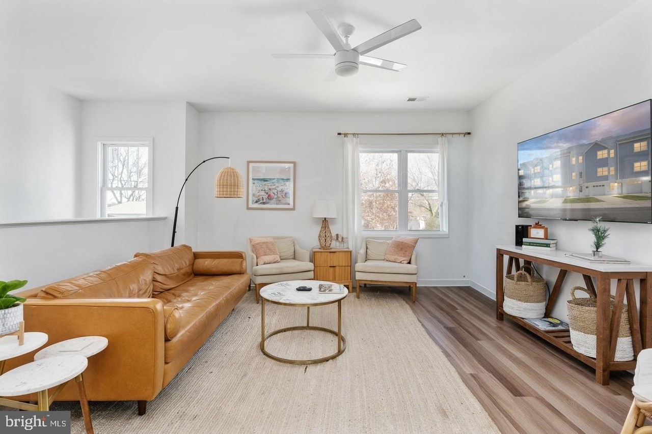 308 Douglas Ave - Photo 2 of 50