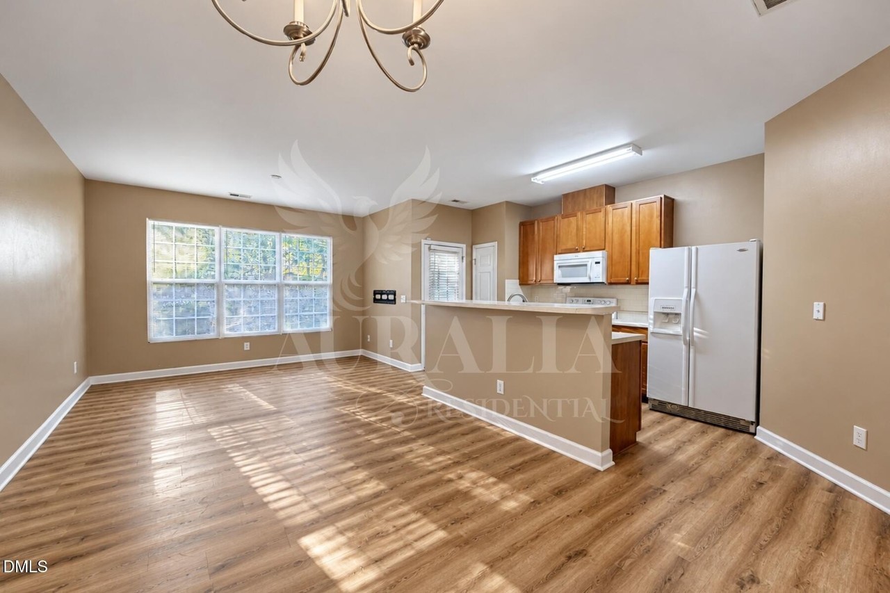 413 Plank Bridge Way - Photo 4 of 29