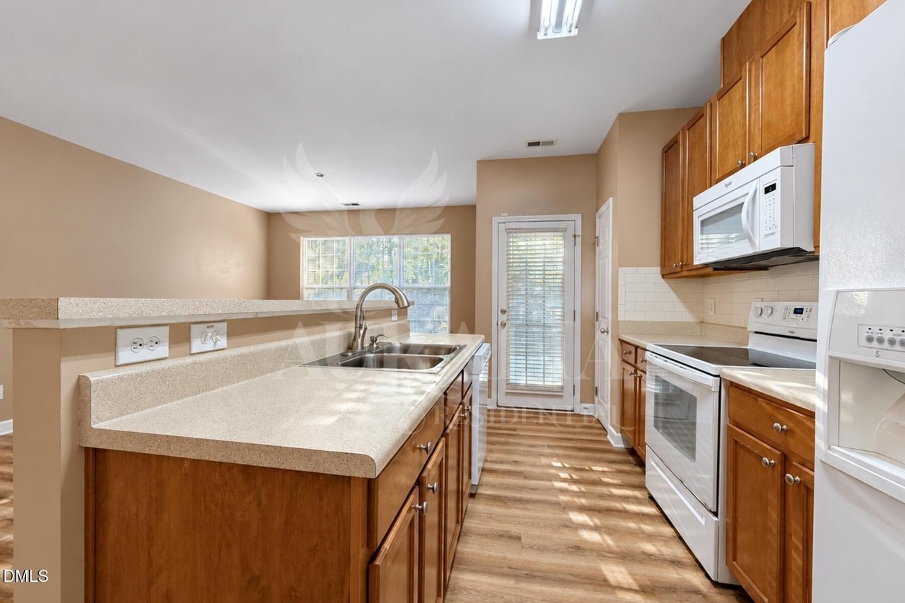 413 Plank Bridge Way - Photo 5 of 29