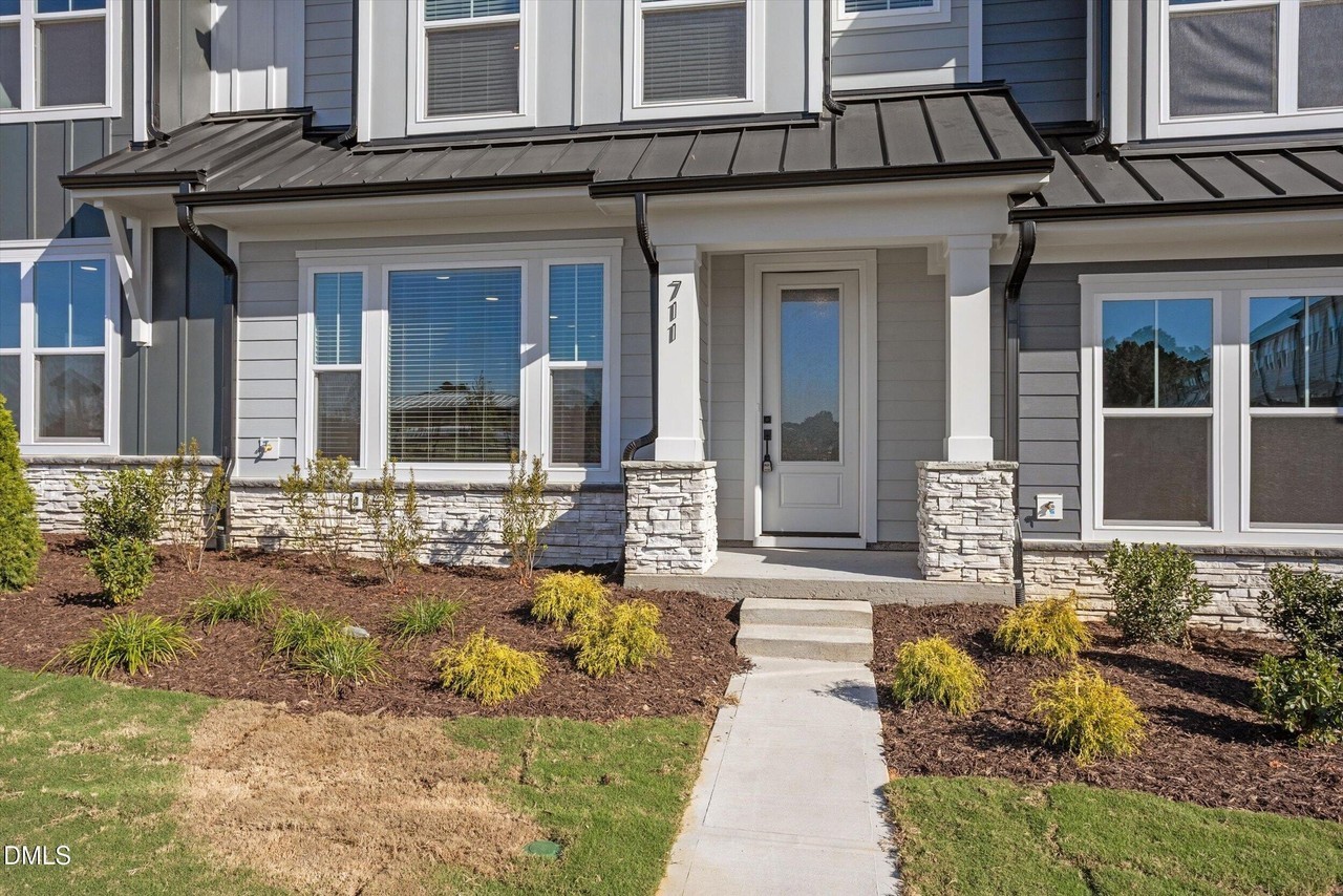 711 Trailboard Rd - Photo 2 of 48