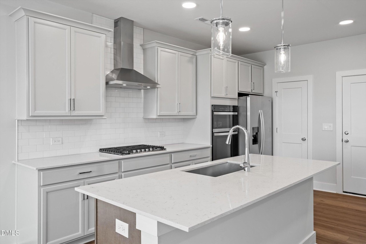 711 Trailboard Rd - Photo 3 of 48