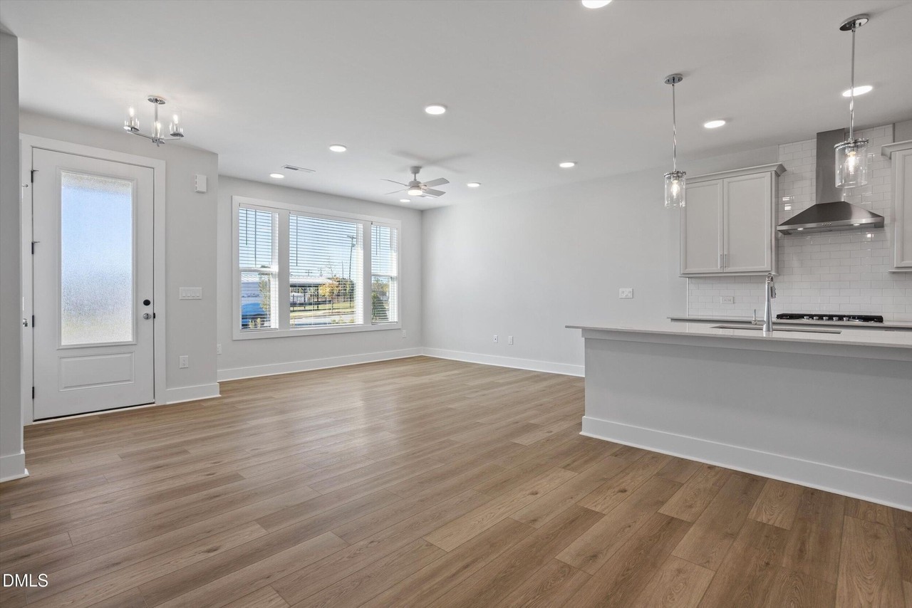 711 Trailboard Rd - Photo 4 of 48