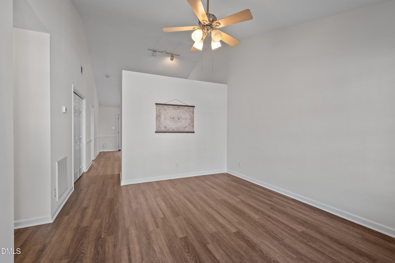 69 Crystal Oaks Ct - Photo 6 of 31