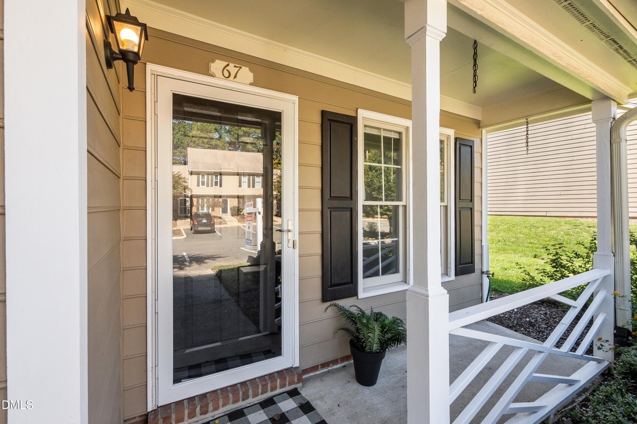 69 Crystal Oaks Ct - Photo 4 of 31