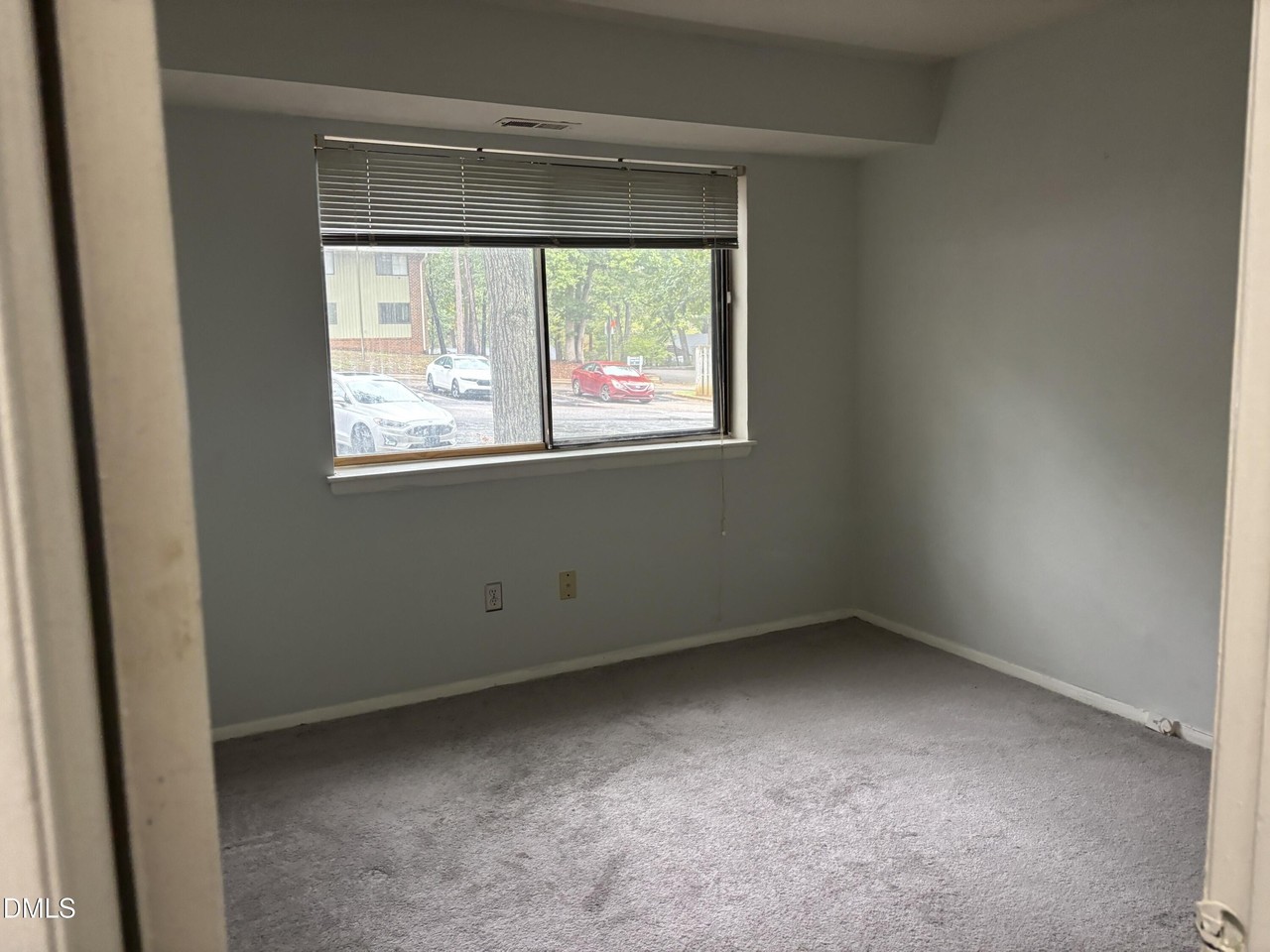 1281 Schaub Dr - Photo 5 of 16