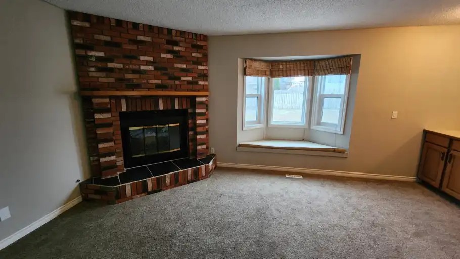1907 5 Ave - Photo 5 of 7