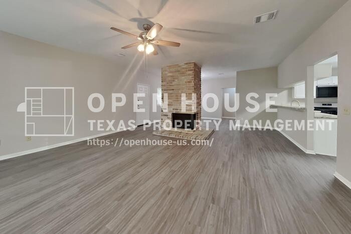 9214 Palm Shores Dr - Photo 4 of 21