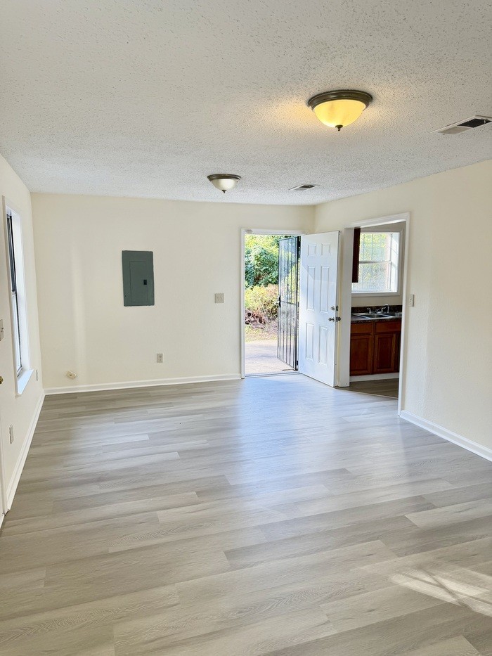 320 Modder Ave - Photo 2 of 26