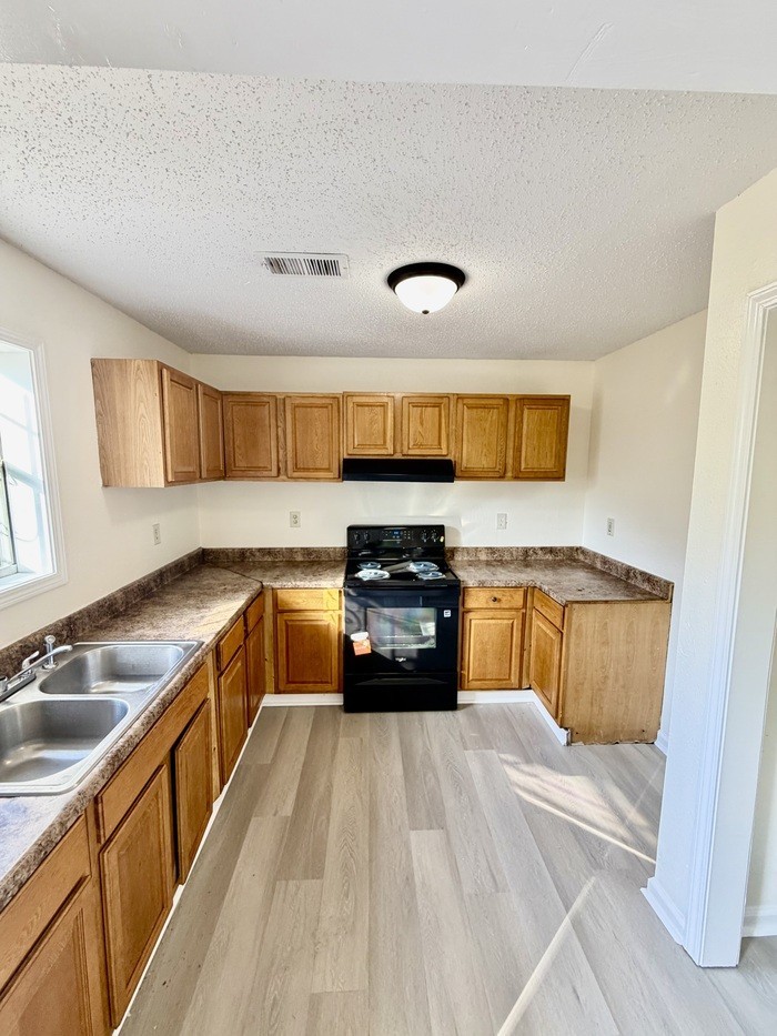 320 Modder Ave - Photo 4 of 26