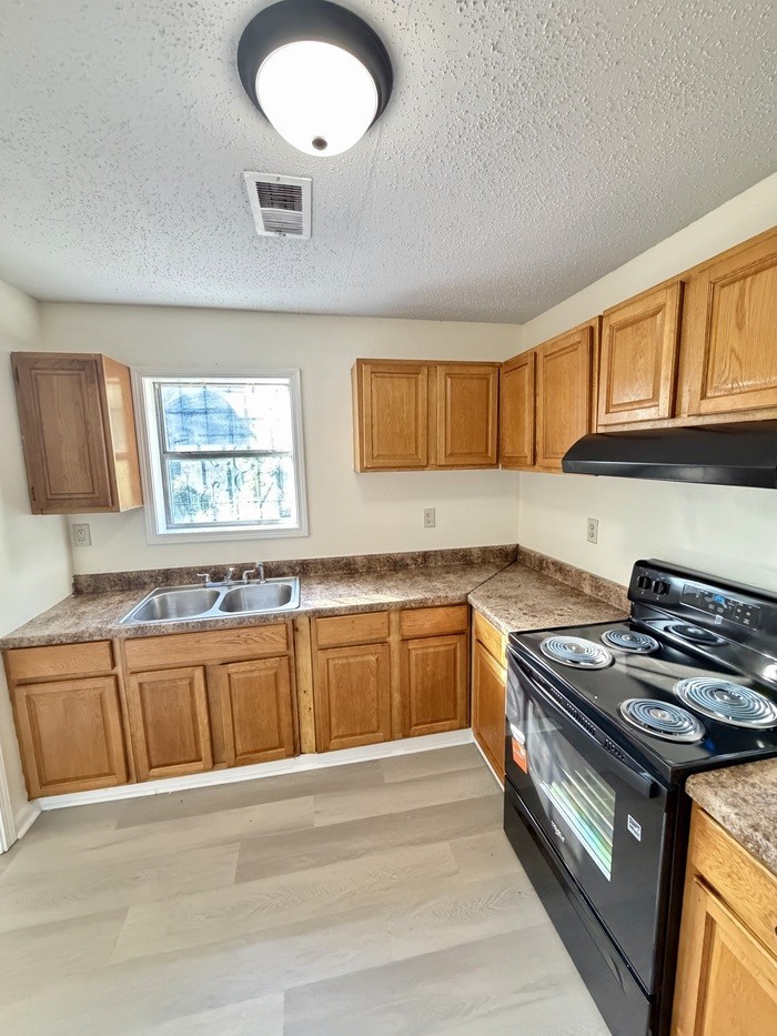 320 Modder Ave - Photo 5 of 26