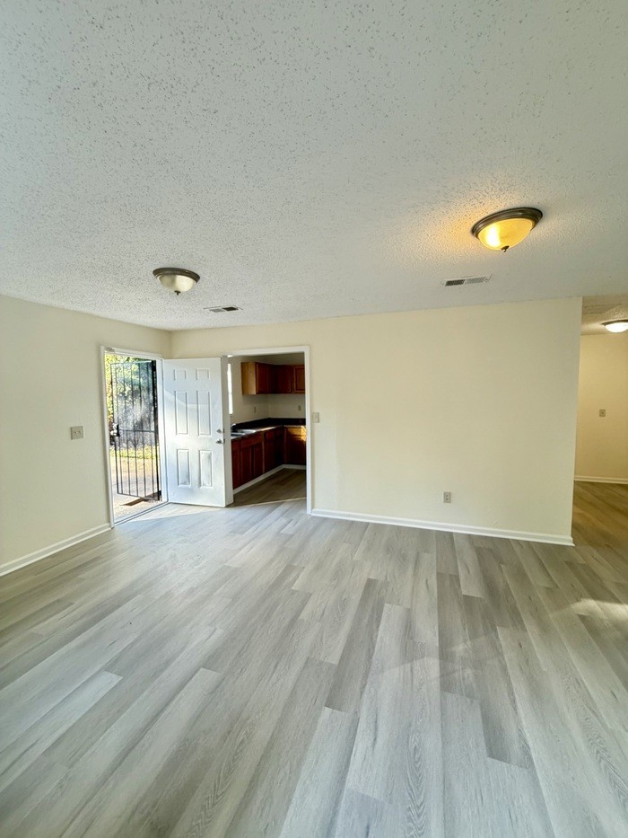 320 Modder Ave - Photo 6 of 26