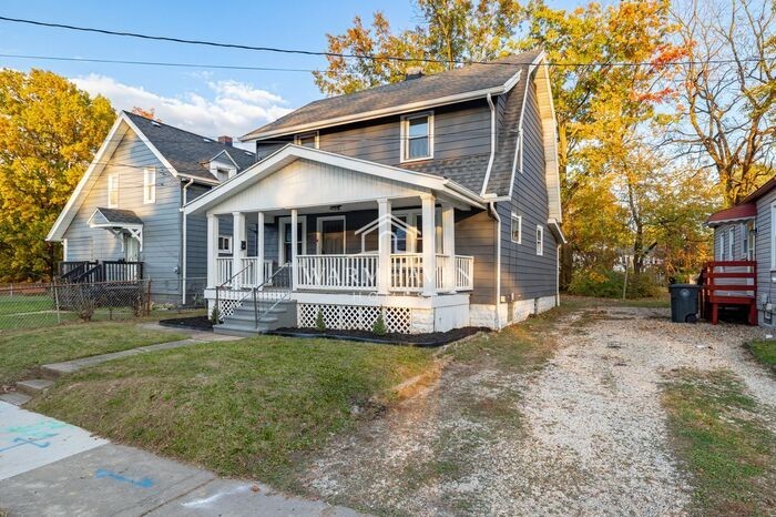 957 Mercer Ave - Photo 3 of 26