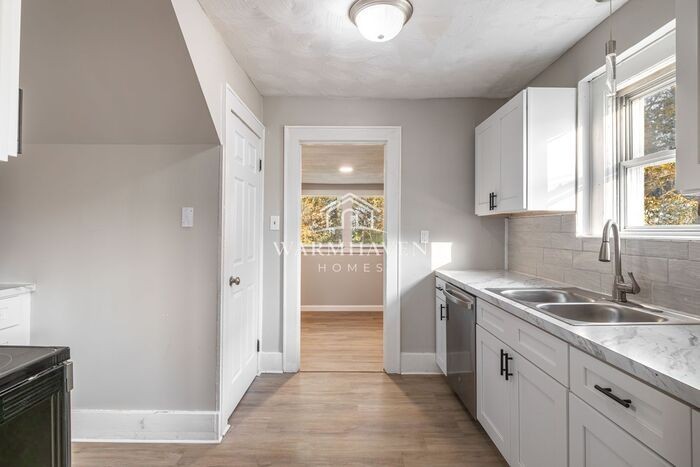 957 Mercer Ave - Photo 4 of 26