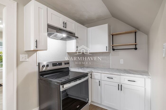 957 Mercer Ave - Photo 5 of 26