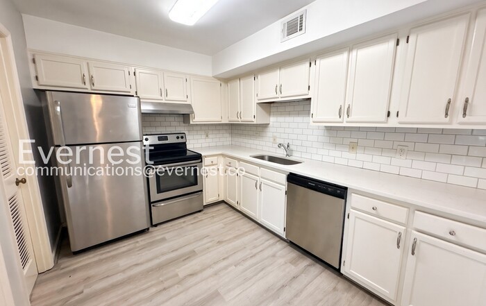3049 Riverwood Ter - Photo 4 of 19