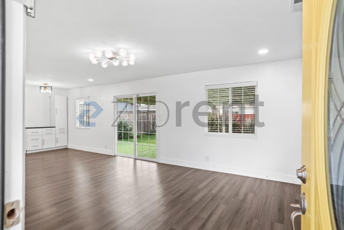 4672 Burke Dr - Photo 5 of 27