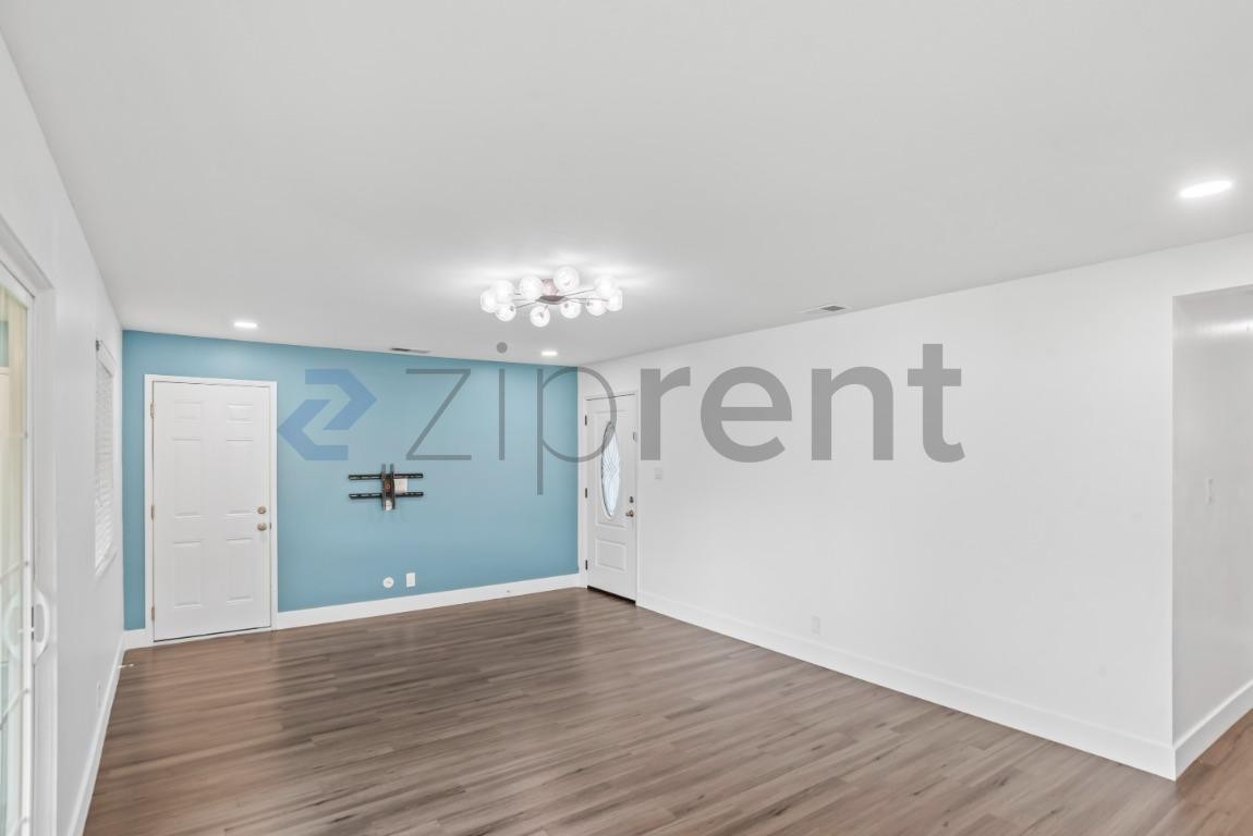 4672 Burke Dr - Photo 7 of 27