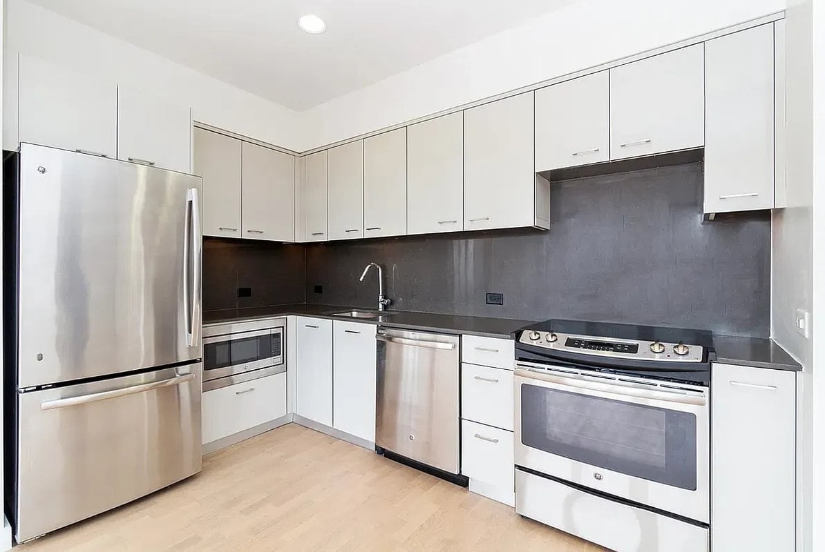 3157 31st St #601 - Photo 3 of 5