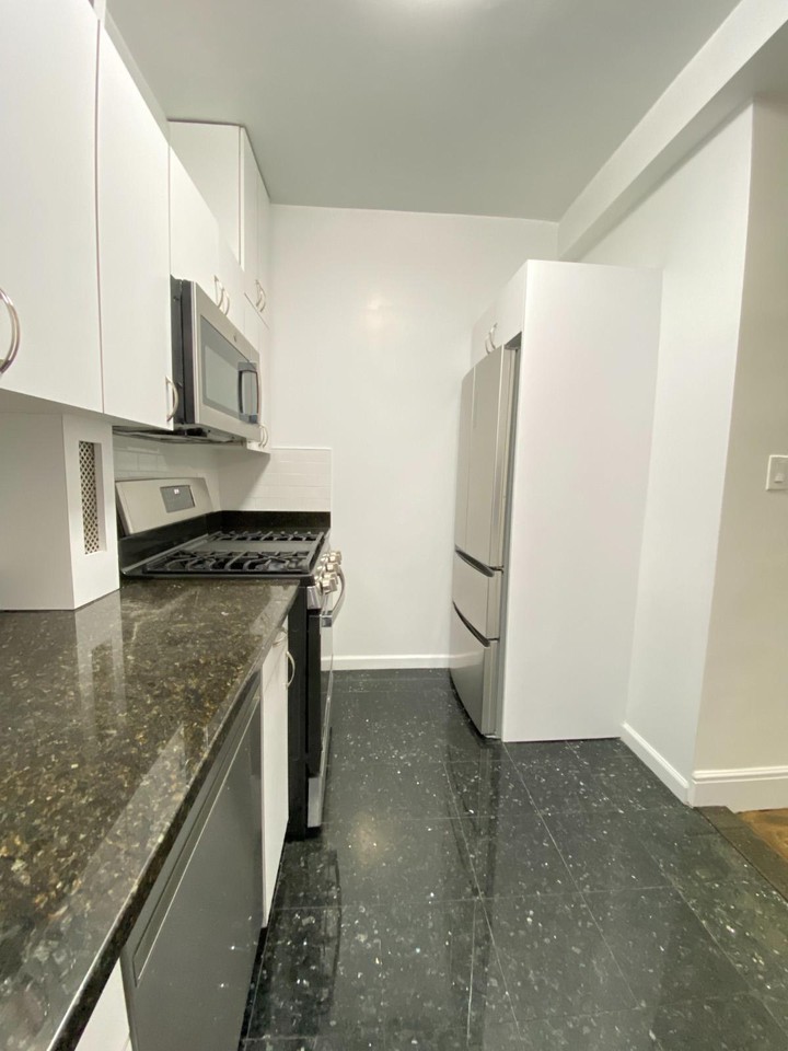 W 12th St #3G - Photo 2 of 7